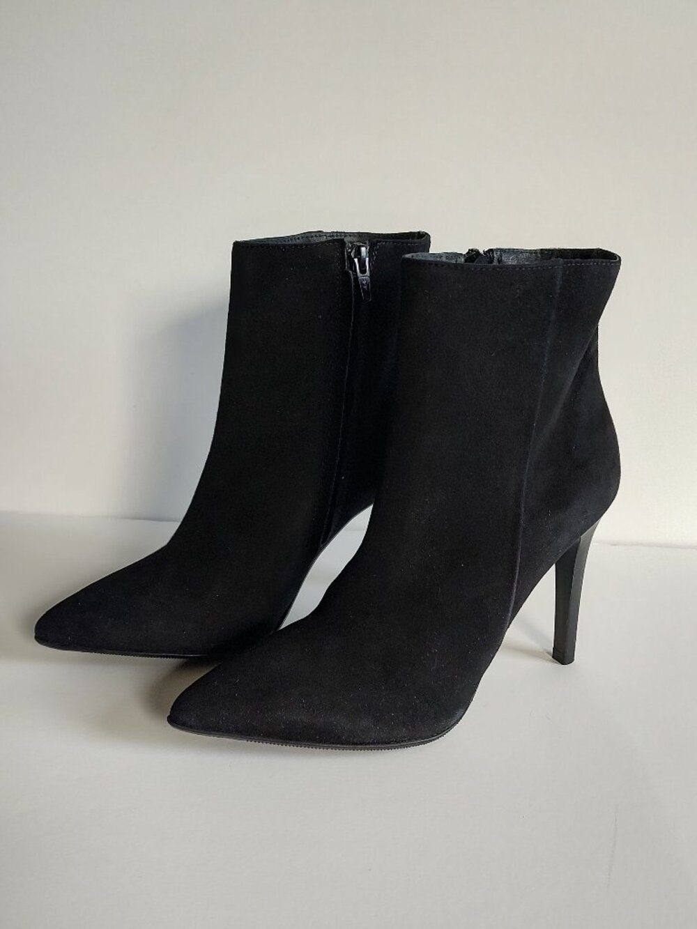 Charles David Black Suede Chic Ankle Booties New Size 8.5M, 4" Heel